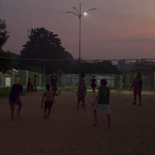 Jovens do Grupo “Vôlei Porcaria” Fazem Petição por Iluminação no Campo Esportivo de Beruri